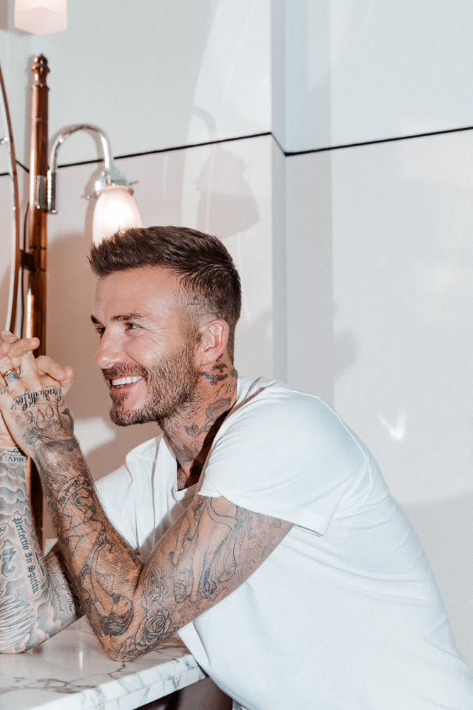 'Bố chồng' David Beckham căng da mặt để giữ vẻ ngoài phong độ tuổi 47 - Ảnh 6