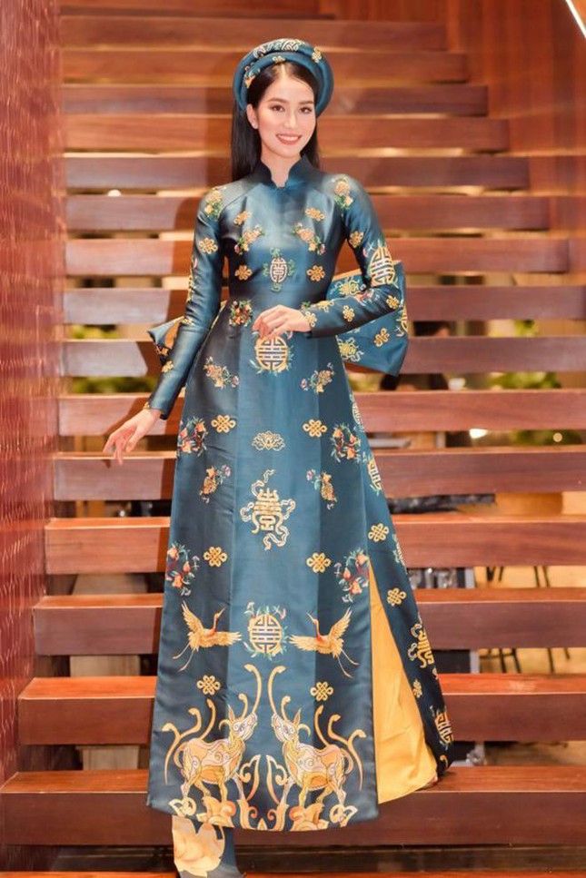 Á hậu Phương Anh diện áo dài trị giá gần nửa tỷ đồng, lấy cảm hứng Văn Miếu tới Hoa hậu Quốc tế 2022.