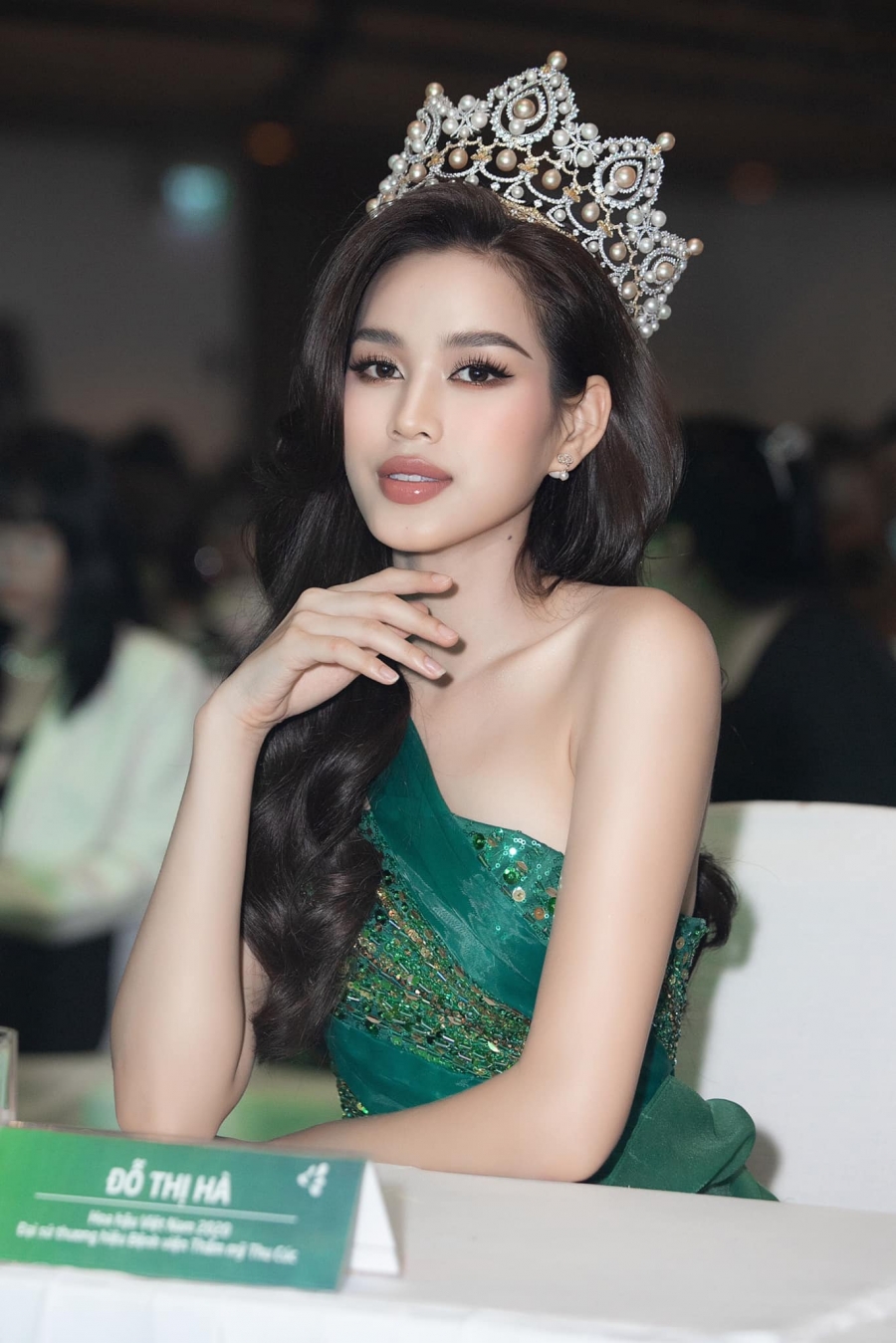 Hoa hậu Đỗ Thị Hà ngày càng tự tin và đẹp hơn