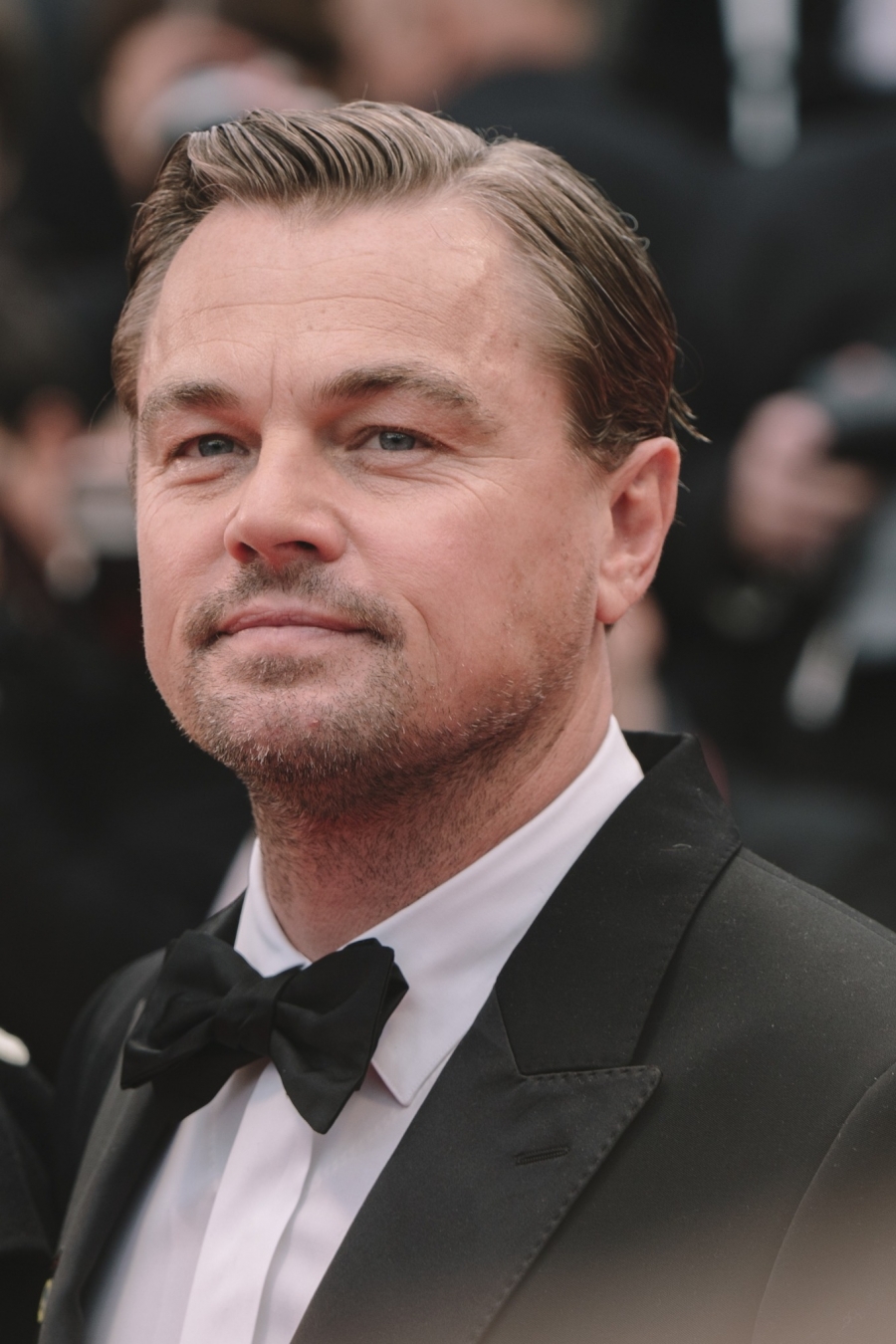 Theo Grazia, Leonardo DiCaprio có làn da khá mịn màng ở tuổi 48