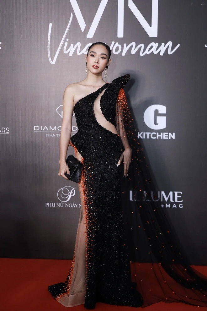 Thảm đỏ Hoa hậu Hoàn vũ Việt Nam: Khánh Vân lộ diện cùng vương miện, Mâu Thủy hở bạo - Ảnh 17