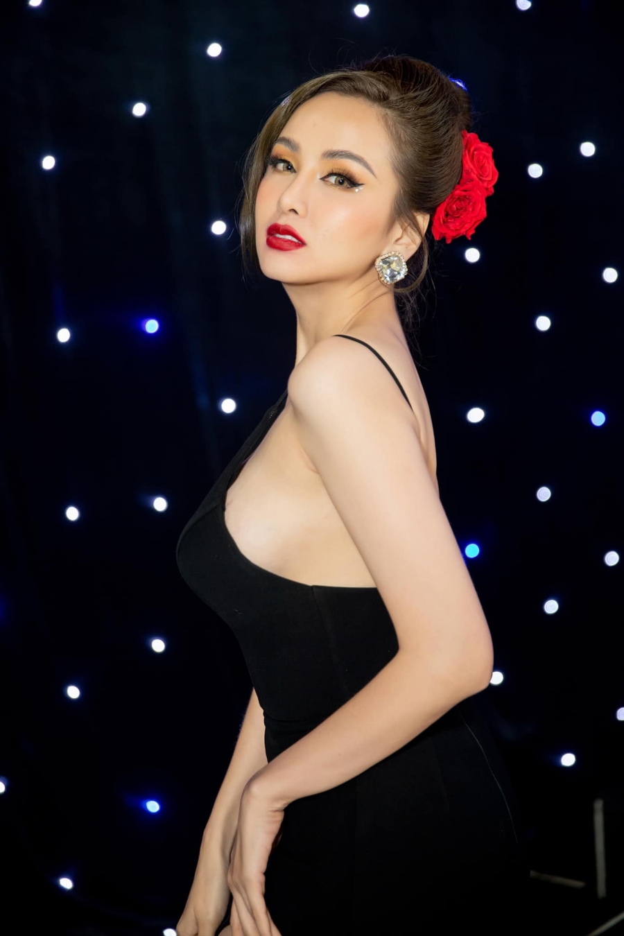 Hoa hậu Diễm Hương: Xinh đẹp có thừa nhưng đường tình nhiều sóng gió, lắm thị phi - Ảnh 2