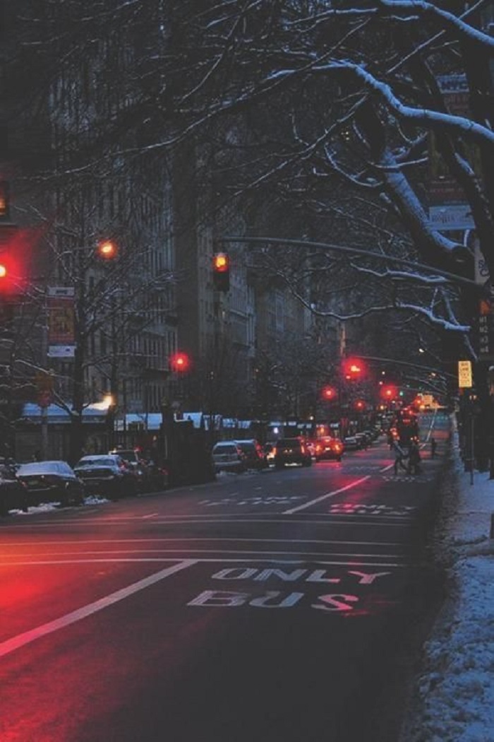 Thành phố về đêm không một bóng người (Nguồn: Pinterest).