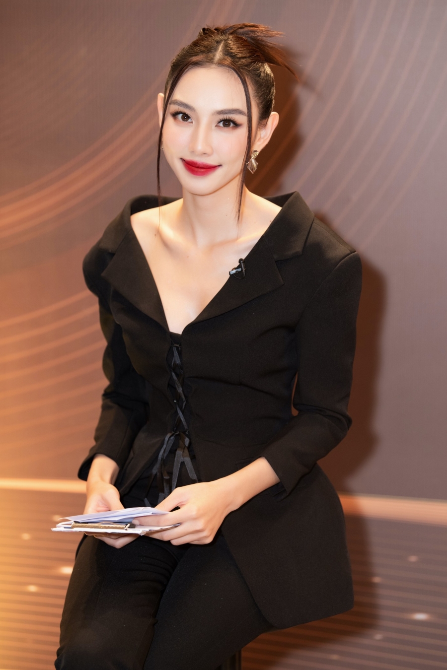 Hoa hậu Thùy Tiên vừa lên đồ đi chơi, Phó Chủ tịch Miss Grand có bình luận ngỡ ngàng - Ảnh 4