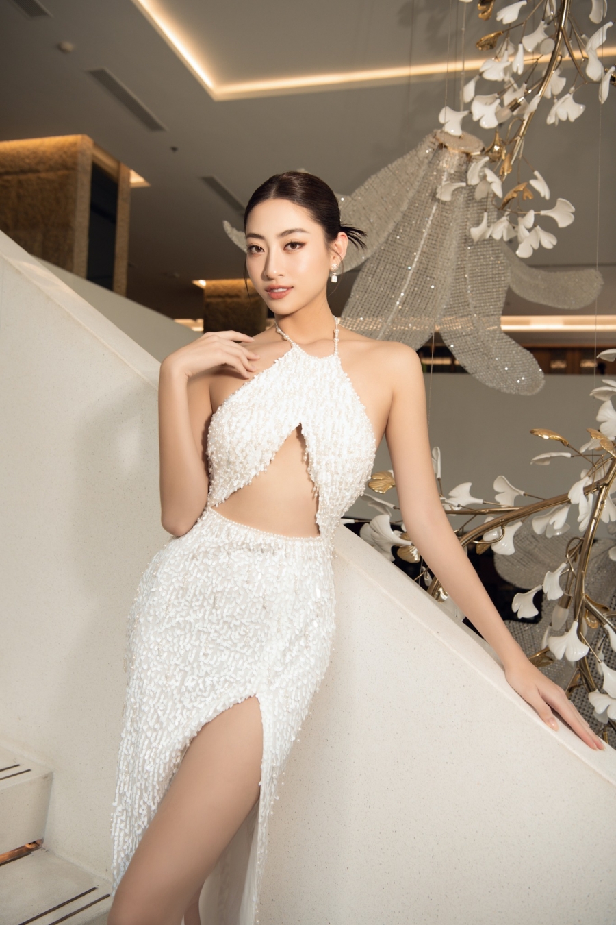 Lương Thùy Linh nhận điểm 10 với hành động tinh tế dành cho đương kim Miss World Vietnam Mai Phương - Ảnh 3