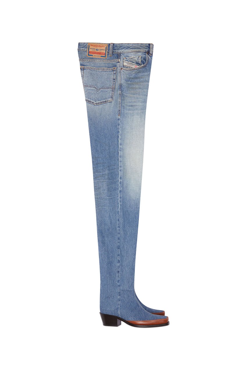 Thiết kế quần DIESEL Denim Jeans With Stiletto Boots in Blue đang được bán on web với giá 28 triệu đồng.