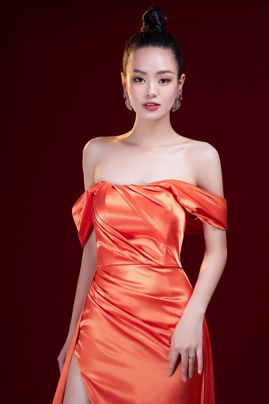 Bùi Khánh Linh - Hoa khôi Học viện Nông nghiệp mê bóng đá, đẹp như sao Hàn tại Miss World VN - Ảnh 11