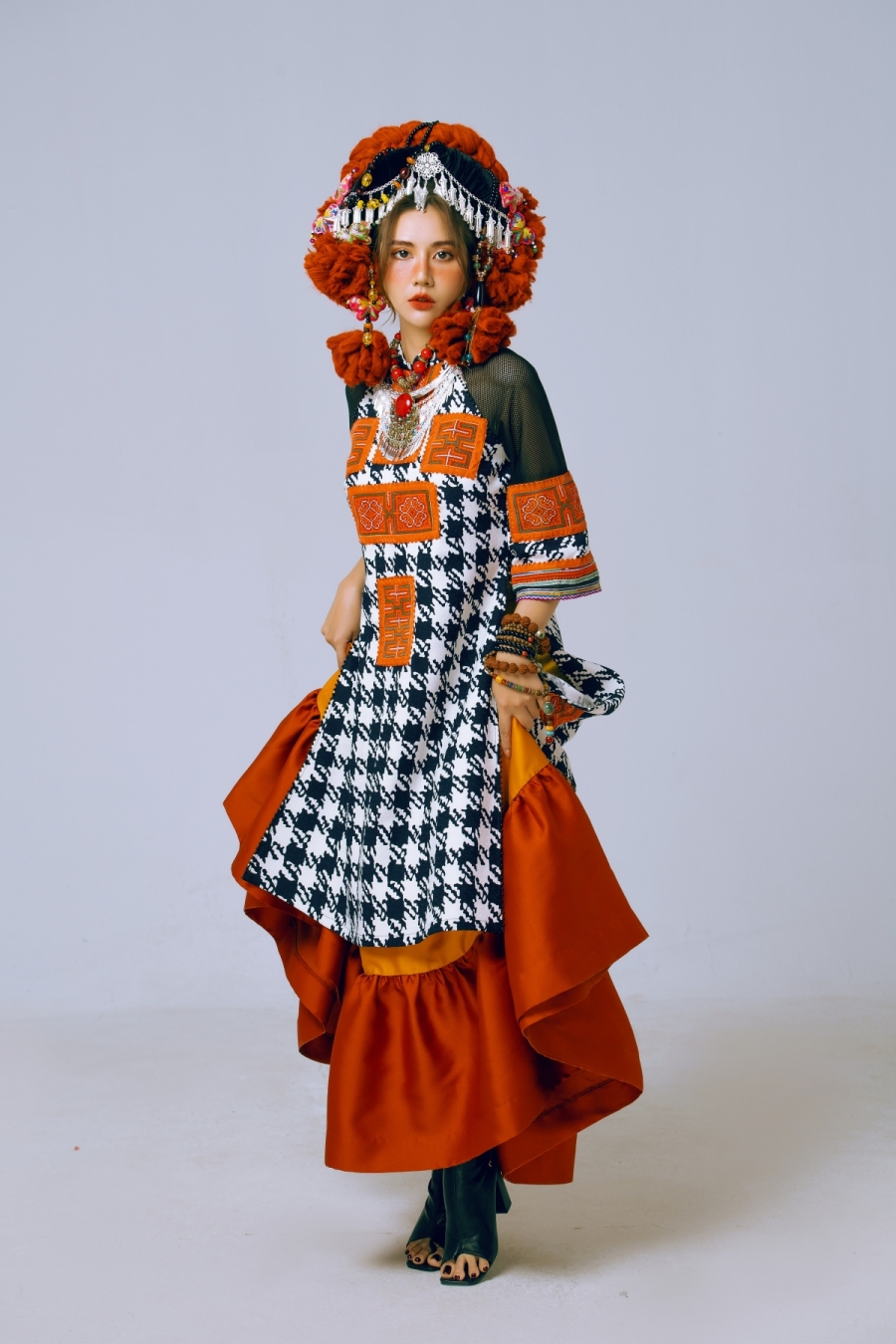 Huyền Lizzie diện trang phục dân tộc, netizen trầm trồ 'cân mọi style', rần rần thả tim - Ảnh 2