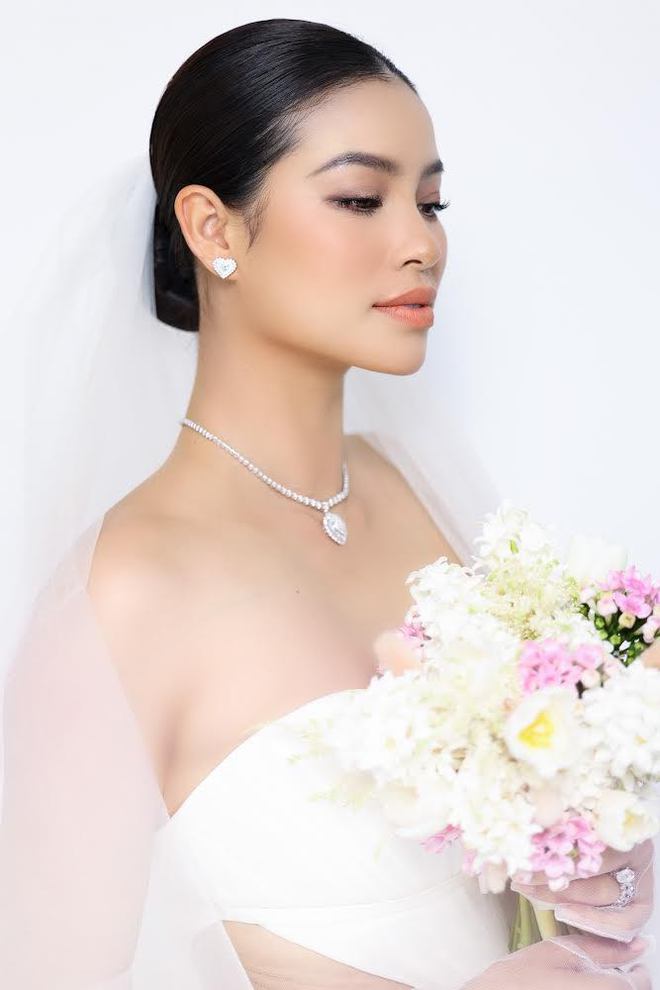 Showbiz Việt được mùa cưới: Cùng lúc ba Hoa hậu lên xe hoa với đại gia - Ảnh 5