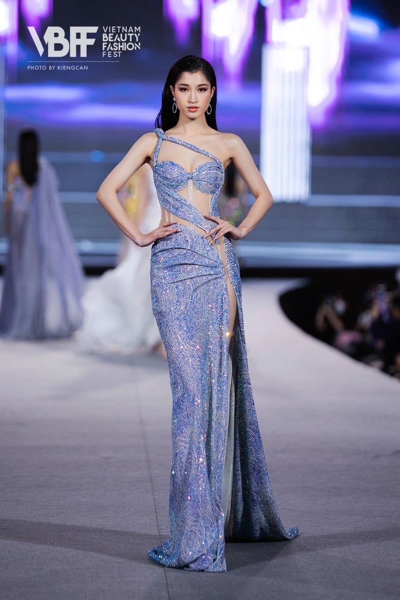 Á hậu Phương Nhi là ai? Người đẹp Miss World Vietnam 2022 có vòng eo siêu nhỏ - Ảnh 8