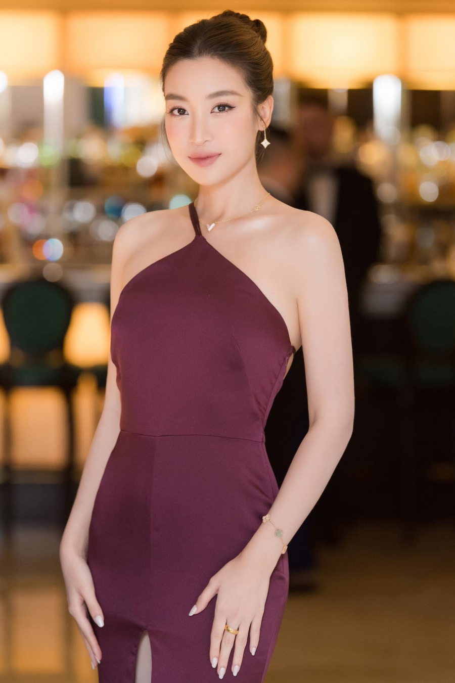 Hoa hậu Đỗ Mỹ Linh bị thiếu gia nhà bầu Hiển giục đám cưới - Ảnh 4
