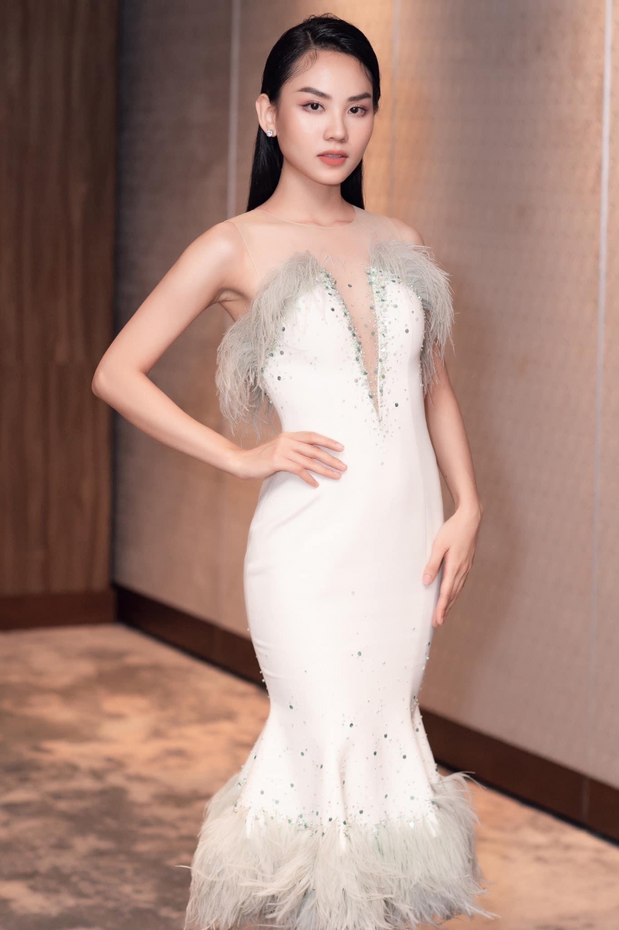 Hoa Hậu Thế Giới Việt Nam 2022 Mai Phương khỏa lấp khuyết điểm “lép” bằng váy cocktail gọng cứng - Ảnh 7