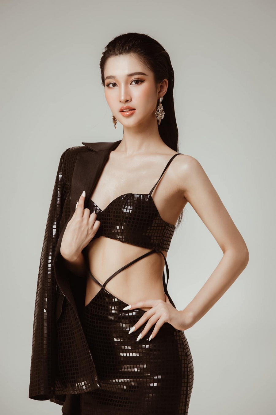 Á hậu Phương Nhi là ai? Người đẹp Miss World Vietnam 2022 có vòng eo siêu nhỏ - Ảnh 13