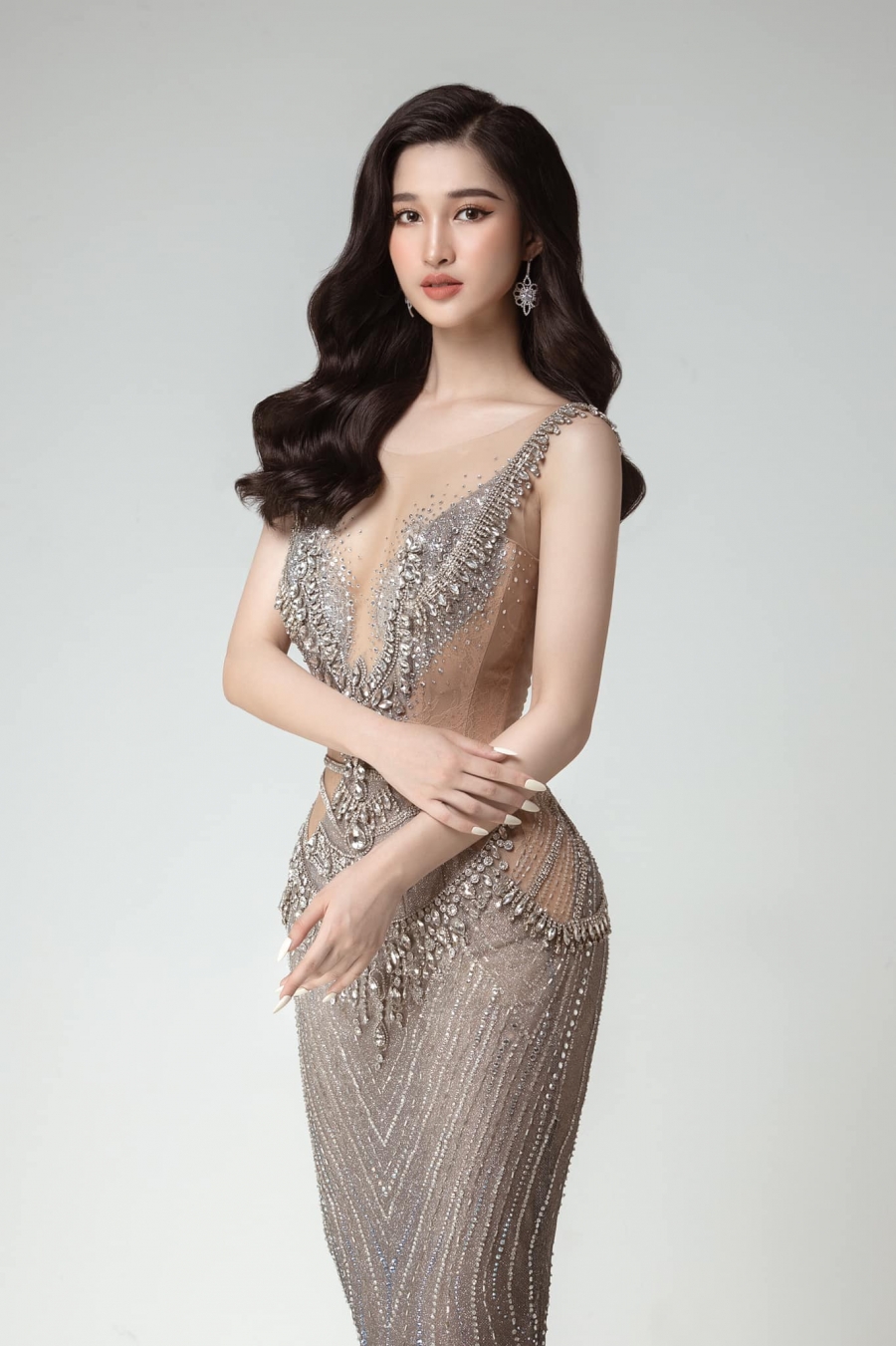 Á hậu Phương Nhi là ai? Người đẹp Miss World Vietnam 2022 có vòng eo siêu nhỏ - Ảnh 7