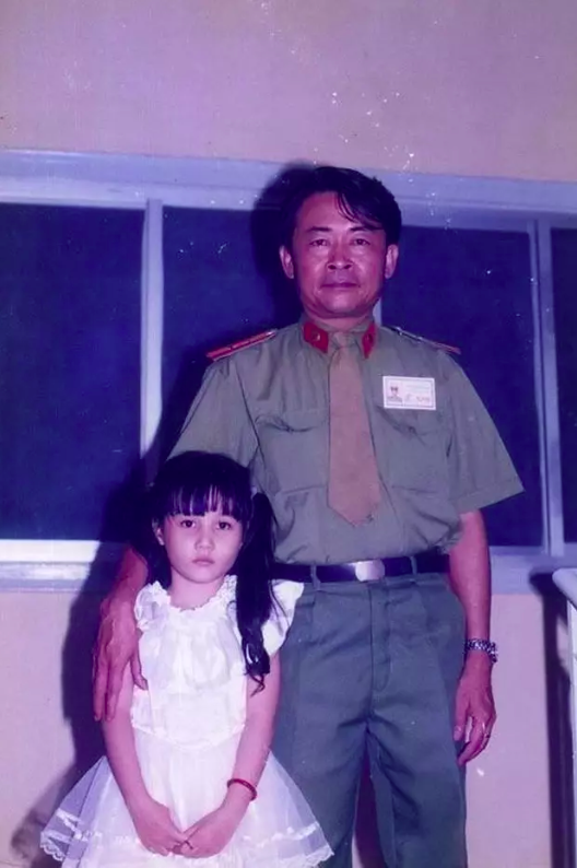 Bức ảnh Diễm My 9x chụp với nghệ sĩ Thương Tín khi còn là cô bé mẫu giáo  - Ảnh 5