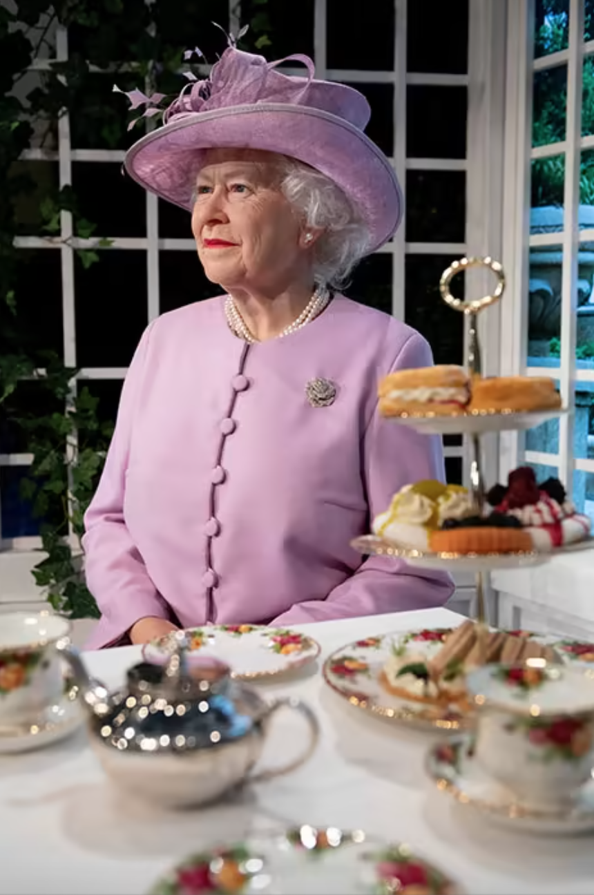 Nữ hoàng Anh Elizabeth II là một người rất thích thưởng thức trà chiều.