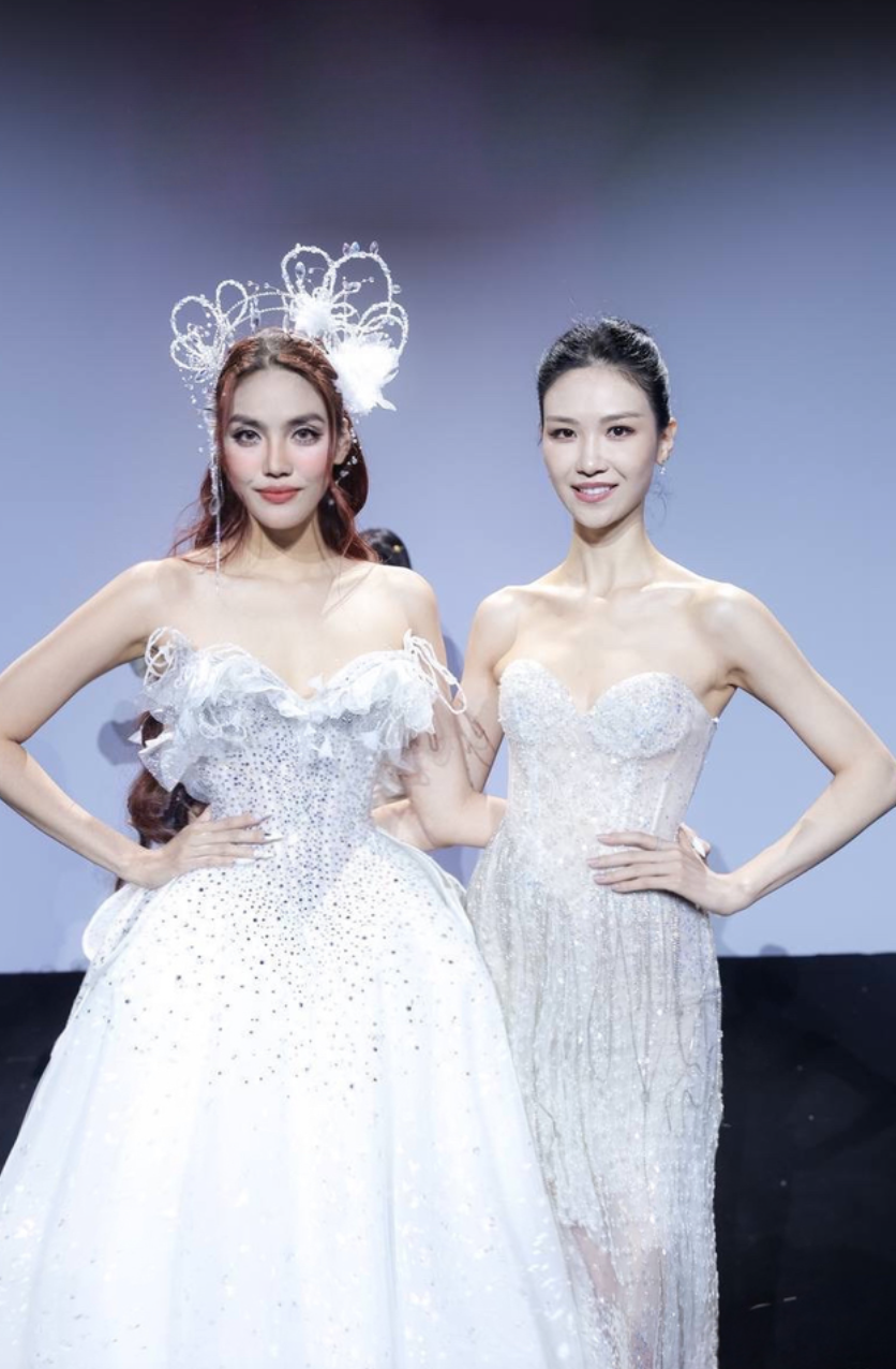 Lan Khuê trình diễn váy cưới tại Tuần lễ thời trang Thượng Hải - Ảnh 2