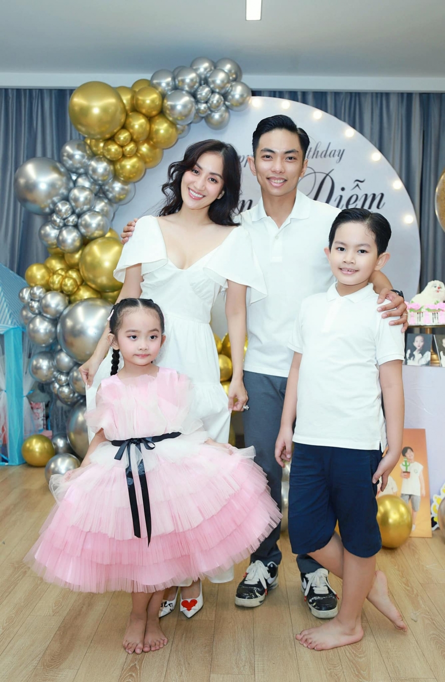 Vợ chồng Chí Anh dự tiệc mừng sinh nhật con gái Khánh Thi - Phan Hiển - Ảnh 3