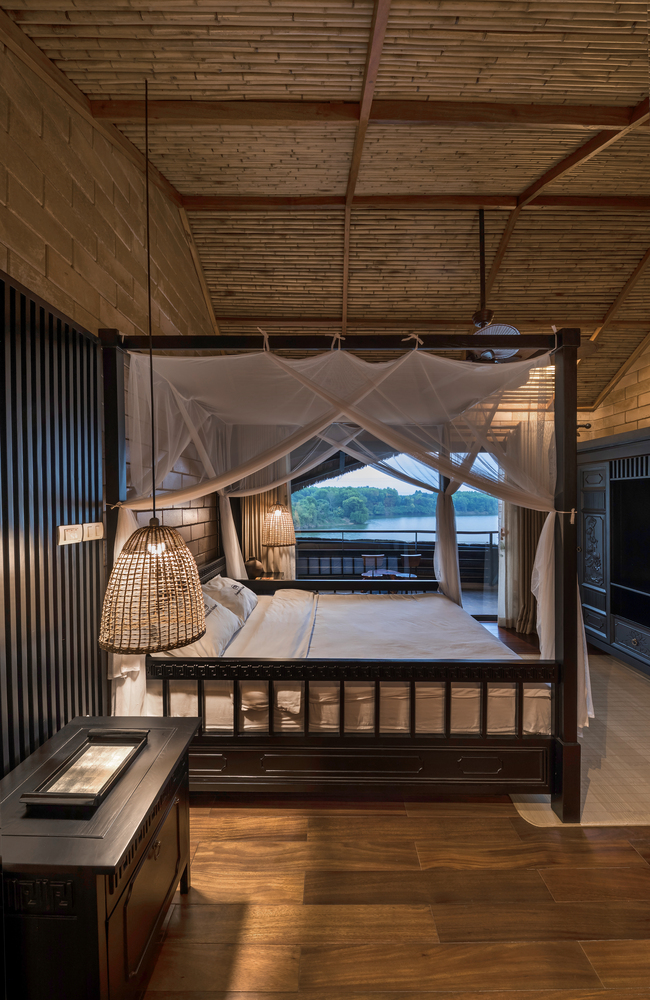 Các phòng ngủ được thiết kế đậm chất một phòng resort nghỉ dưỡng hạng sang, đem lại trải nghiệm nghỉ ngơi thư giãn tuyệt vời cho gia chủ.