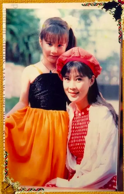 Bức ảnh Diễm My 9x chụp với nghệ sĩ Thương Tín khi còn là cô bé mẫu giáo  - Ảnh 3