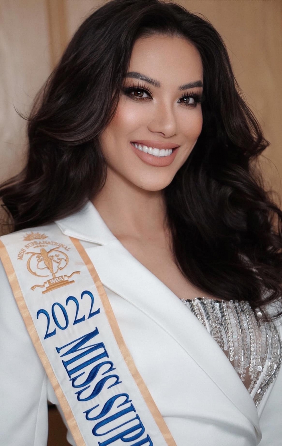 Kim Duyên mặc trang phục nặng 30kg tại Miss Supranational 2022 - Ảnh 4