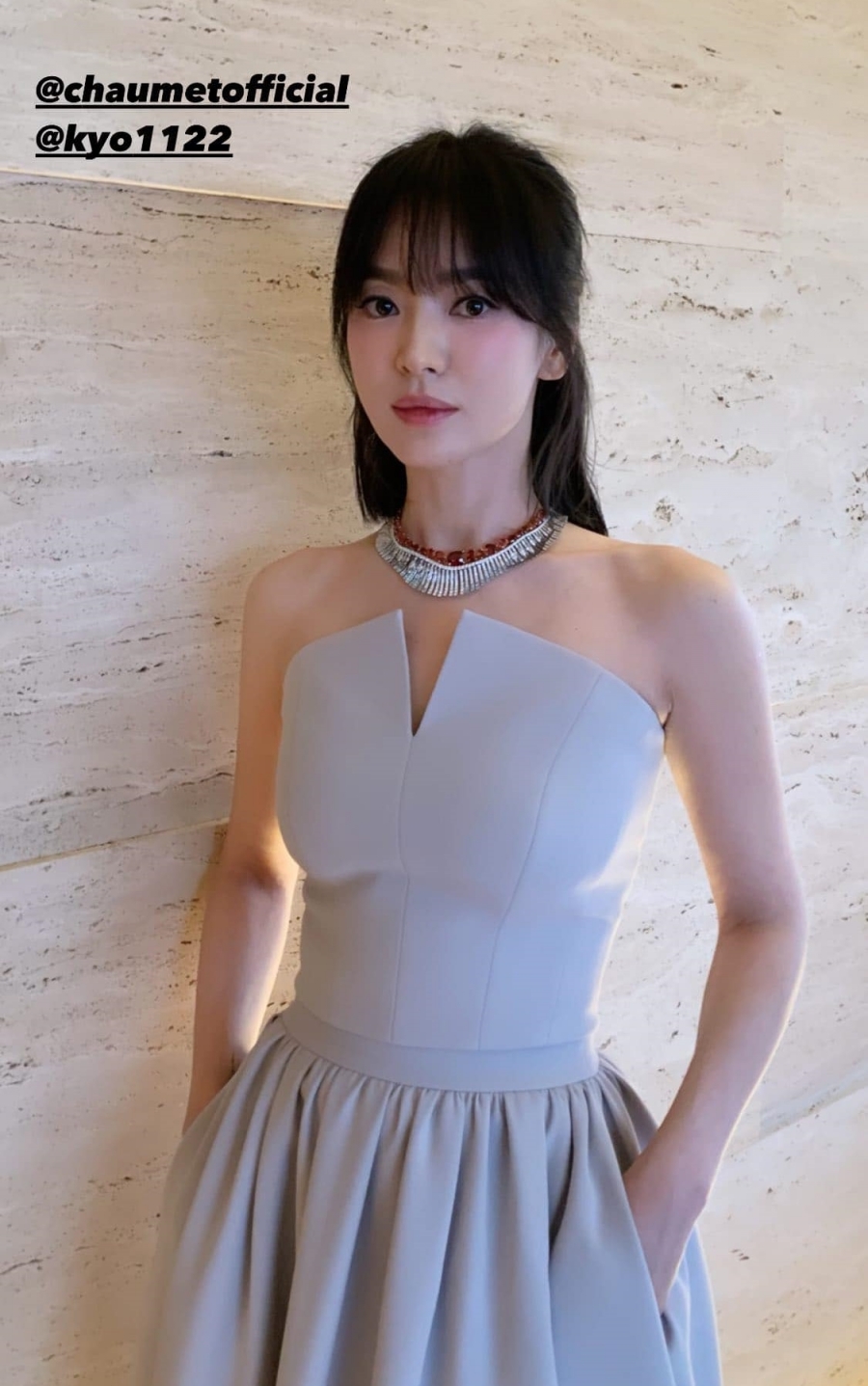 Song Hye Kyo trông như nữ sinh với mái bằng, cam thường vẫn đẹp xuất sắc - Ảnh 3