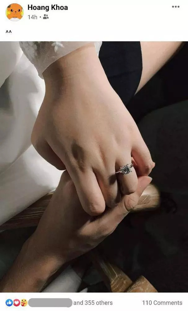 PewPew từng đăng ảnh cầm tay bạn gái đeo nhẫn