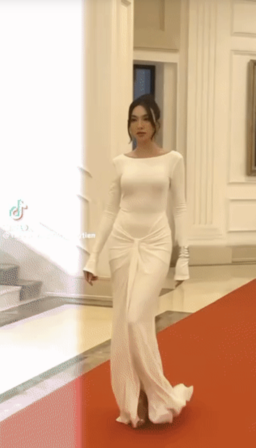 Hoa hậu Thuỳ Tiên thu hút sự chú ý khi tham gia sự kiện ở thành phố Hồ Chí Minh