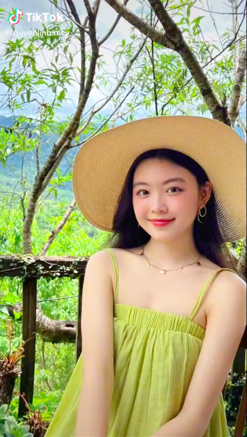 Lọ Lem - con gái Quyền Linh - cao 1m73, gương mặt xinh đẹp như hoa hậu.