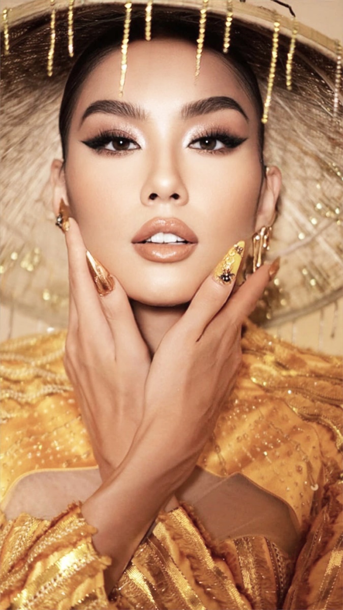Người đẹp Việt kiều - Đức được đánh giá sở hữu gương mặt đẹp, gu thời trang ấn tượng, trình độ ngoại ngữ, khả năng hùng biện nuốt mic cùng thần thái tự tin tỏa sáng.