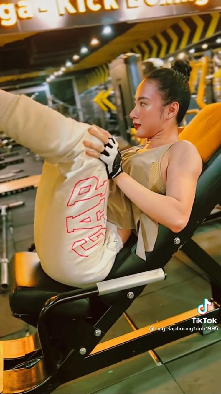 Angela Phương Trinh tập tạ 260kg, dùng đùi nâng được cả Phạm Văn Mách - Ảnh 4