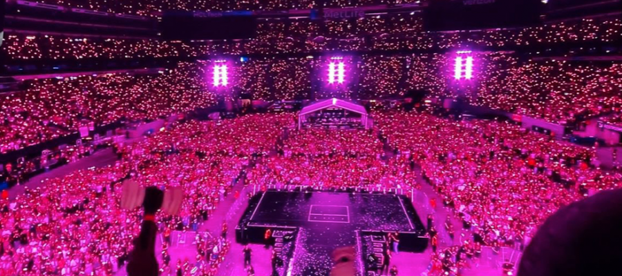 Trong 2 đêm diễn của BLACKPINK, Sân vận động MetLife được bao phủ bởi biển hồng. Ảnh: Twitter