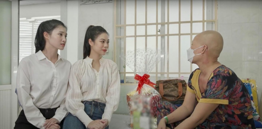 Thí sinh Miss World Vietnam 2022 cắt tóc ủng hộ bệnh nhân ung thư vú - Ảnh 3