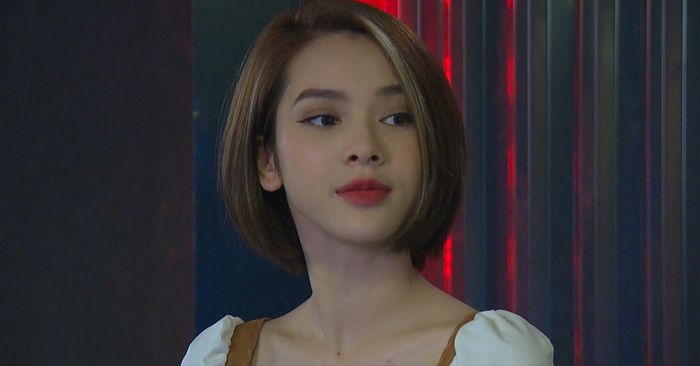 Quỳnh Lương đang là gương mặt được săn đón ở thời điểm hiện tại khi cô đảm nhận vai nữ chính trong phim truyền hình Lối nhỏ vào đời. 