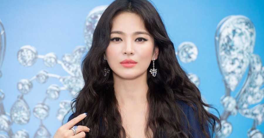 Song Hye Kyo trang điểm mắt giống Nữ Hoàng Ai Cập: Vừa lạ vừa quen  - Ảnh 4