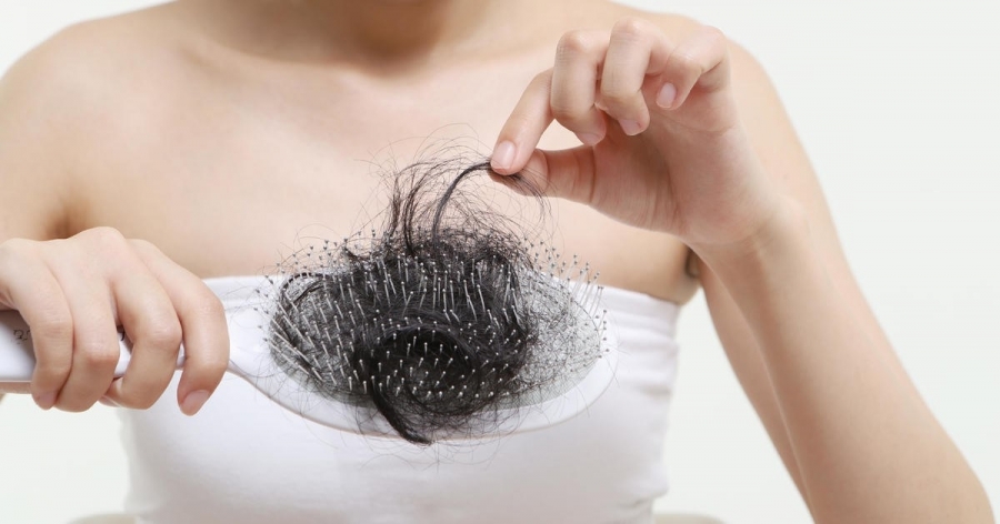 Có rất nhiều nguyên nhân khiến bạn bị rụng tóc