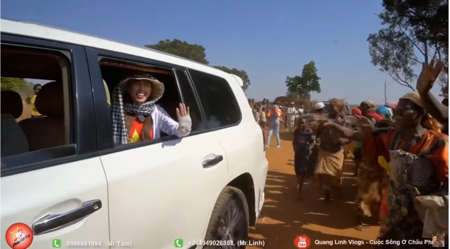 Thùy Tiên được cả làng Zamba ở Angola chạy theo xe hàng trăm mét chào đón - Ảnh 9