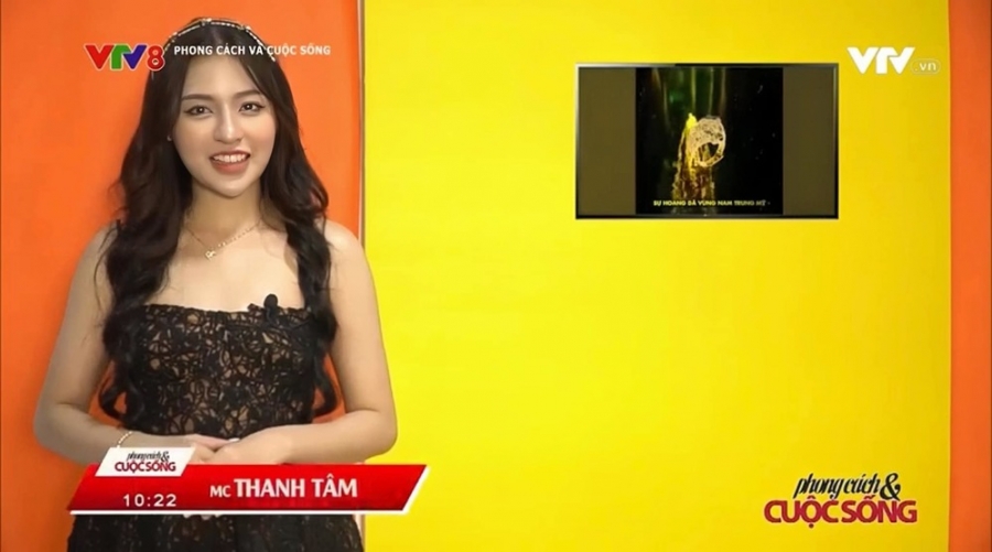 Hot girl 'trứng rán' Thanh Tâm lần đầu xuất hiện trên sóng của Đài truyền hình Quốc gia với vai trò làm MC.
