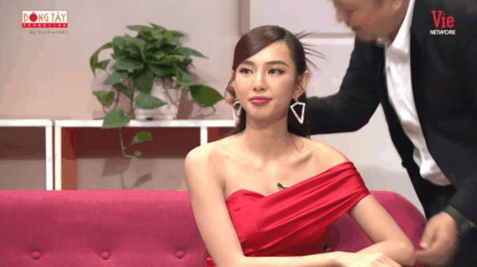 Trường Giang thơm má Hoa hậu Thùy Tiên ngay trên Gameshow truyền hình - Ảnh 1