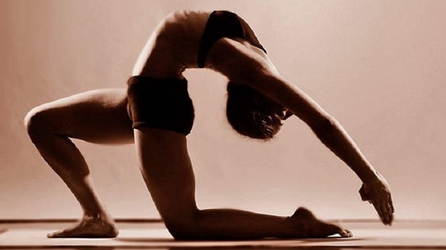 Bikram yoga giúp bạn tăng sự dẻo dai
