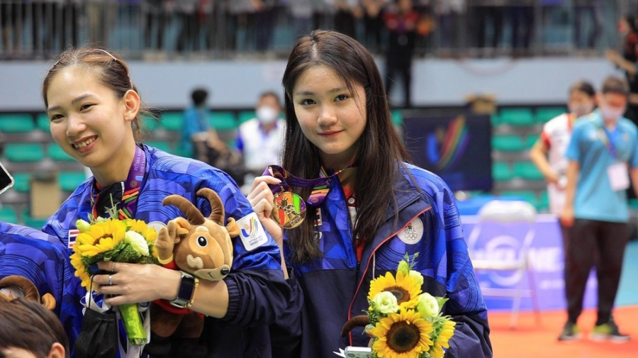 Nhan sắc tuổi 15 của “thiên thần cầu lông” Thái Lan tại SEA Games 31 - Ảnh 3