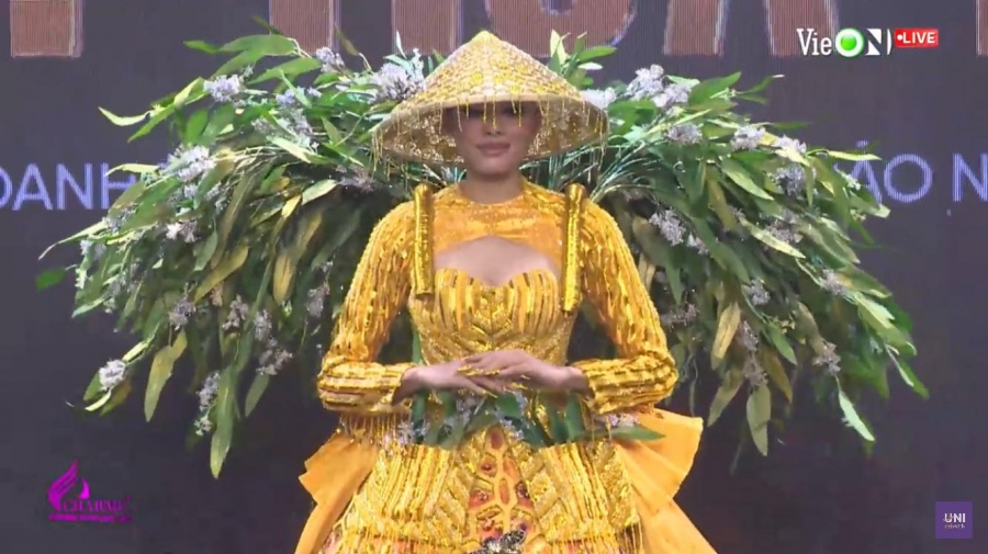 Những bộ cánh ấn tượng trong đêm Trình diễn Trang phục Dân tộc tại Miss Universe Việt Nam 2022 - Ảnh 1