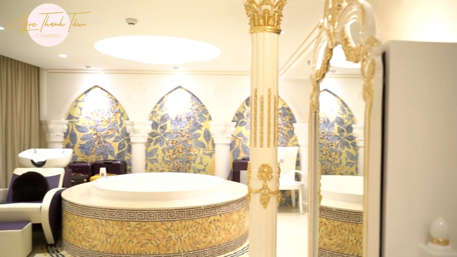 Phòng tắm theo phong cách hoàng gia của mẹ Ngọc Thanh Tâm
