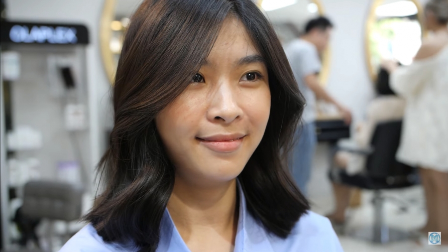 Thí sinh Linh Chi cắt tóc ủng hộ bệnh nhân ung thư vú