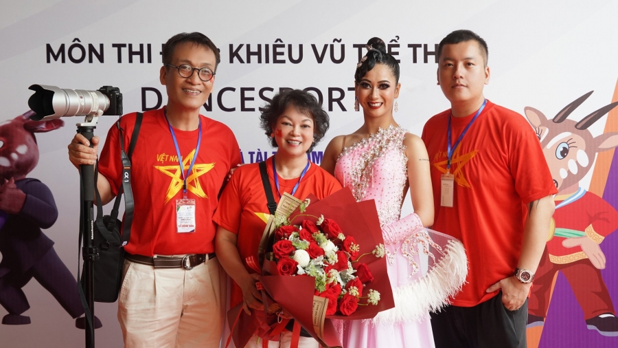 Nhan sắc 'Hoa khôi dancesport' Trường Xuân - nữ VĐV làm sáng bừng sân khấu SEA Games 31 - Ảnh 1
