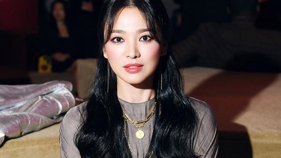 Song Hye Kyo trang điểm mắt giống Nữ Hoàng Ai Cập: Vừa lạ vừa quen  - Ảnh 5