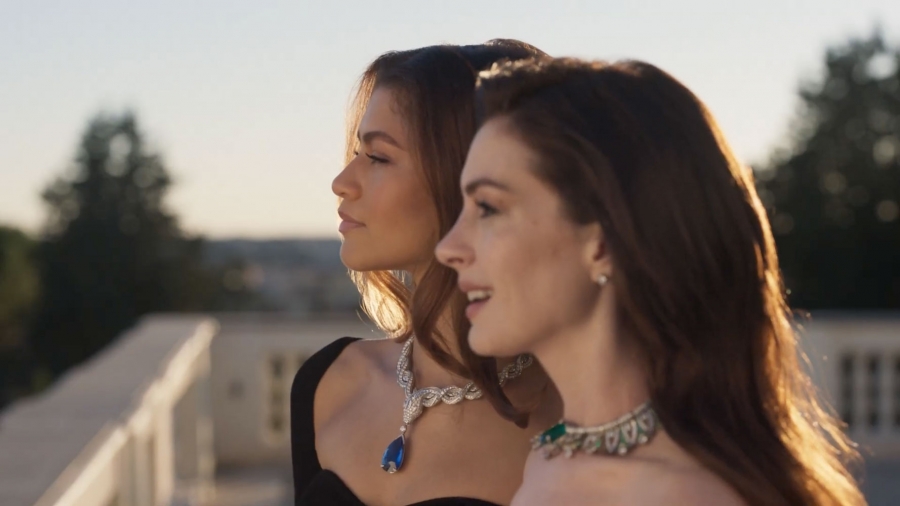 Anne Hathaway và Zendaya xuất hiện cùng nhau trong video chiến dịch quảng cáo “Unexpected Wonders” của thương hiệu trang sức Ý nổi tiếng Bvlgari