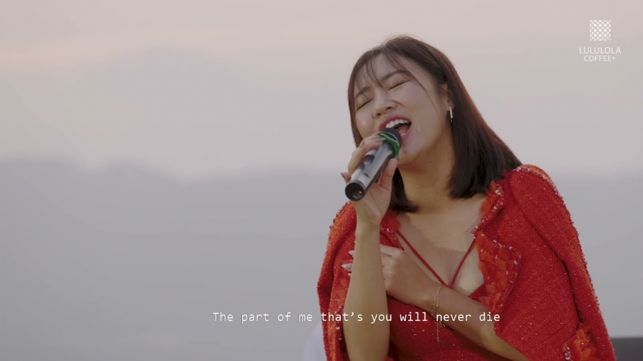 Việc Văn Mai Hương tiếp tục mang ca khúc 'từng gây tranh cãi' đi trình diễn ở sân khấu nước ngoài đang nhận về làn sóng chỉ trích từ cư dân mạng.