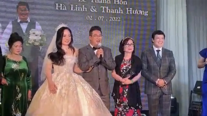 Đám cưới của diễn viên hài Hà Linh được diễn ra trong không khí sang trọng và ấm cúng.