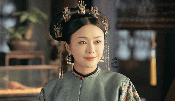 Tần Lam nổi tiếng qua loạt phim đình đám như Hoàn Châu Cách Cách 3, Diên Hy Công Lược, Trách Em Quá Xinh Đẹp.